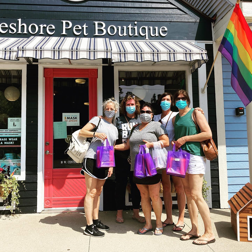 groupinfrontofthebotique